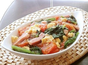 トマトとほうれん草の中華風たまご炒め